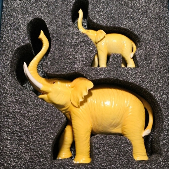 Franz Porcelain Elephants FZ0387 $130 or Best Offer - Picture 2 of 8